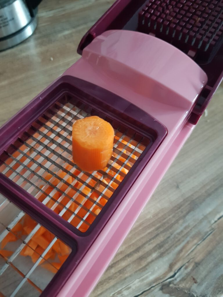 Karottenstück im Nicer Dicer